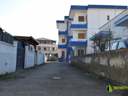 L'Agenzia Immobiliare Infinity propone in vendita ampio appartamento a Ginosa Marina
